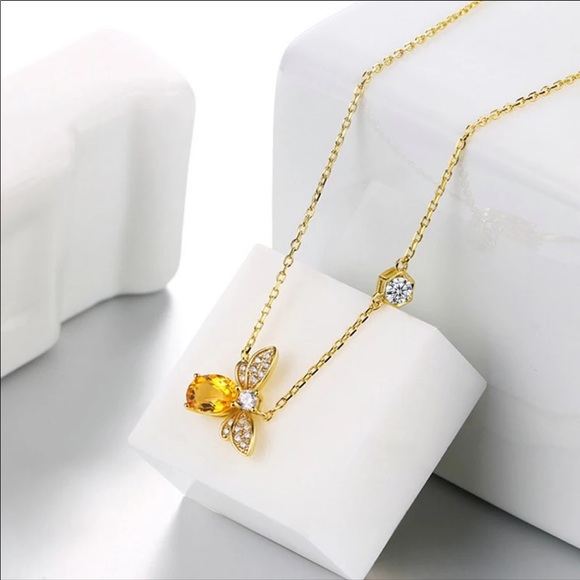 ๐ LAST 1โ๏ธGold Tone Honey Bee ๐ Crystal Necklace - Picture 2 of 8